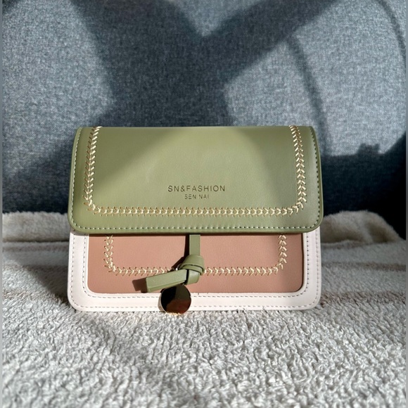 Brand New Crossbody Bag💚 - Picture 8 of 13